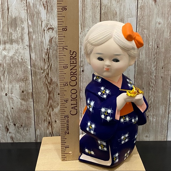 Hakata Geisha Doll Kneeling with Origami Figurine - Picture 6 of 13